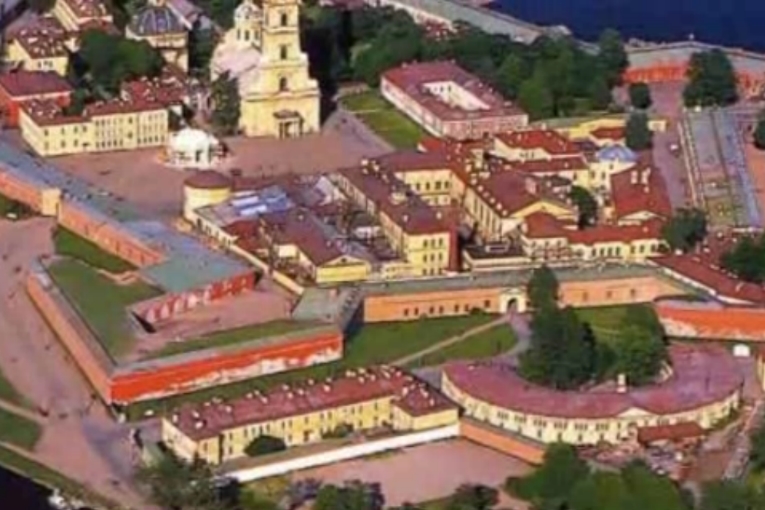 St. Petersburg - Zarenresidenz an der Newa